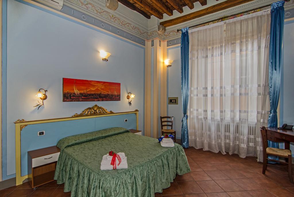 Antica Residenza Del Gallo لوكا الغرفة الصورة